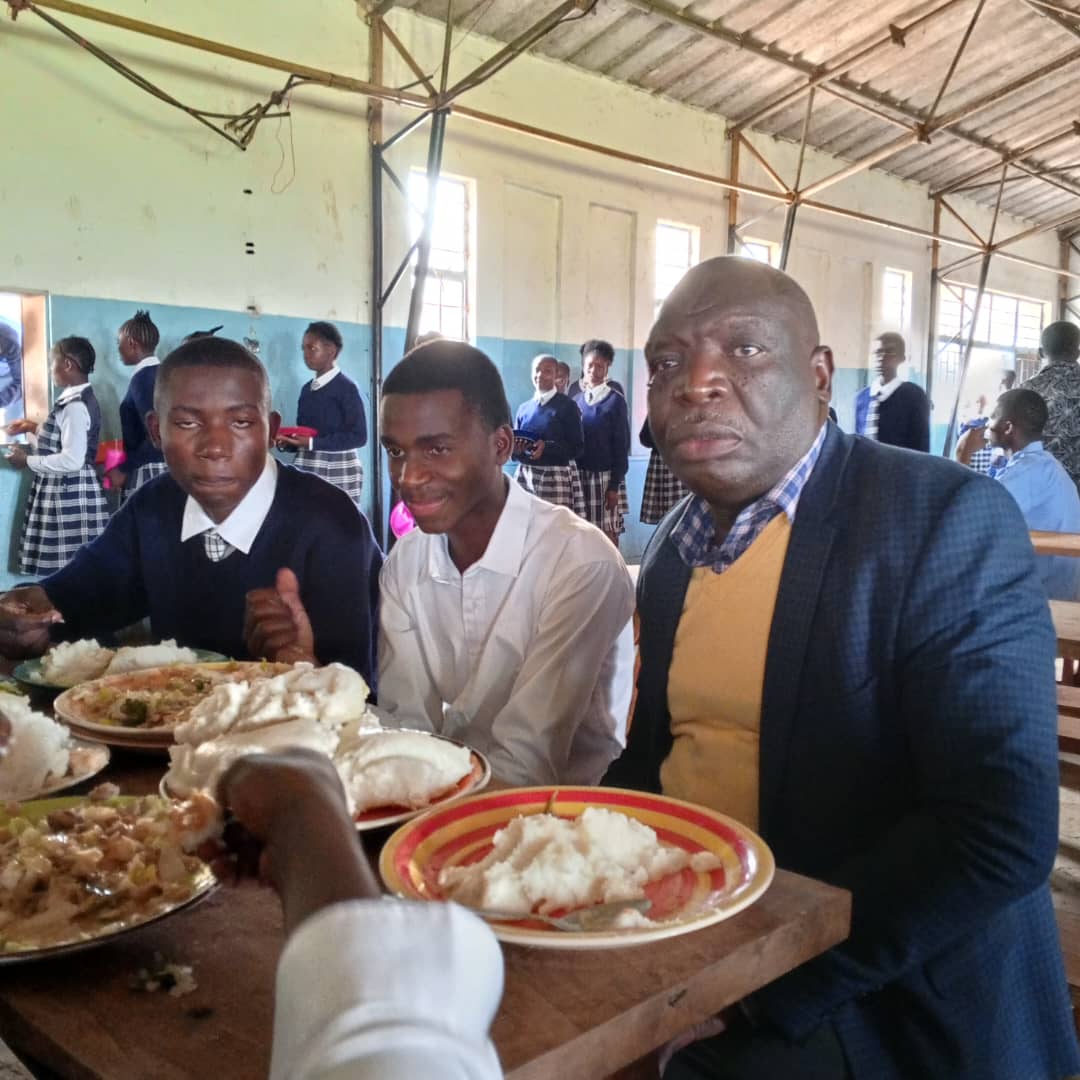 Pupils eating together
